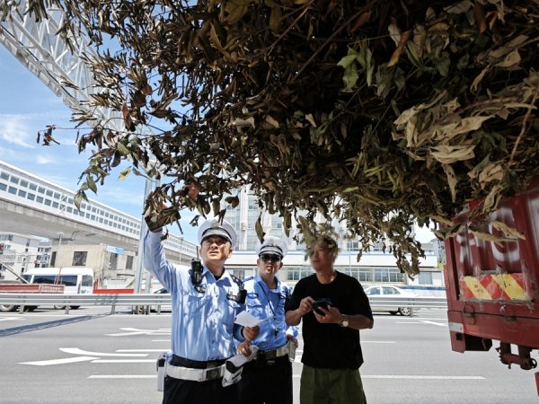 融通资产 无人机、驾铁骑、带团队……他是奉贤交通管理的多面手